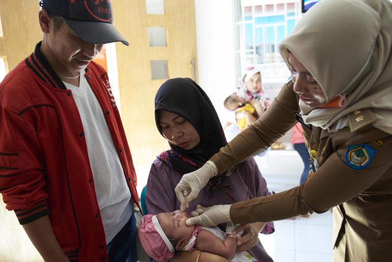 A child getting rotavirus immunization